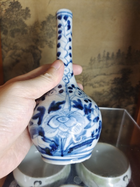 古玩陶瓷清代道光至咸豐花卉紋青花錐把瓶拍賣,當前價格2680元