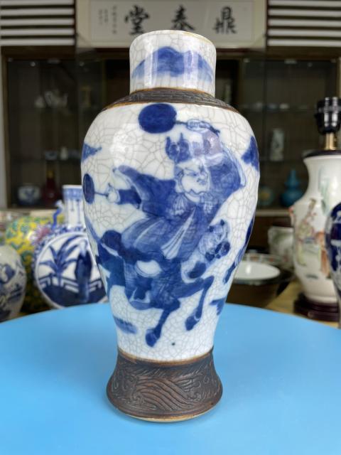 古玩陶瓷清道光 精品哥釉青花刀馬人物紋梅瓶拍賣,當前價格2900元