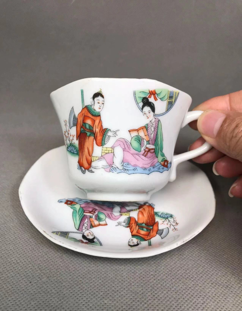 古玩陶瓷精美人物故事紋杯碟拍賣，當前價格0元
