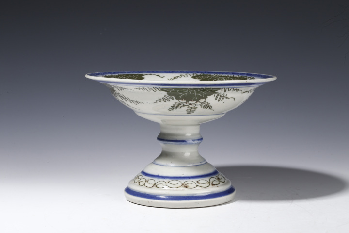 古玩陶瓷民國·釉下彩葡萄紋高足盤拍賣，當前價格800元