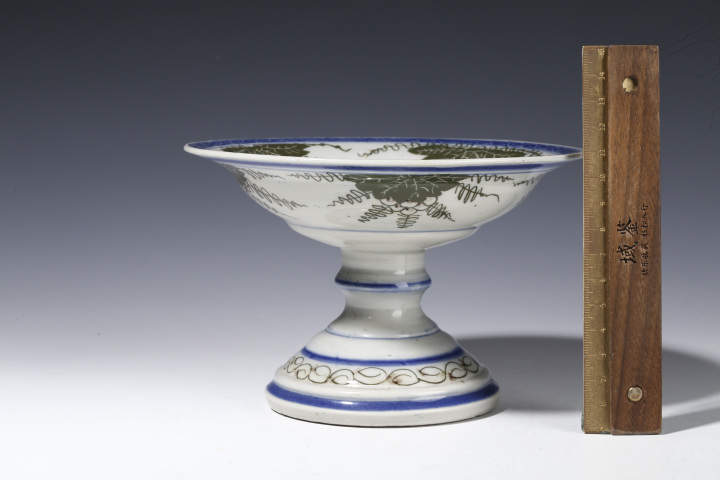 古玩陶瓷民國·釉下彩葡萄紋高足盤拍賣，當前價格800元