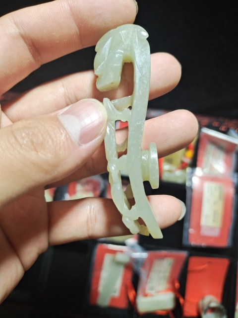 古玩玉器清和田籽料蒼龍教子帶鉤拍賣，當(dāng)前價格11888元