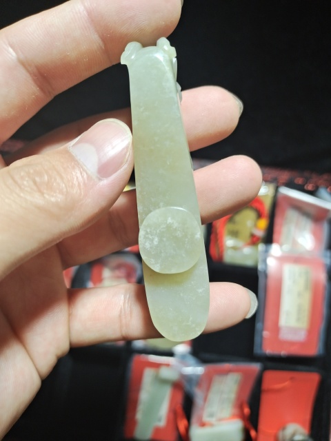 古玩玉器清和田籽料蒼龍教子帶鉤拍賣，當(dāng)前價格11888元