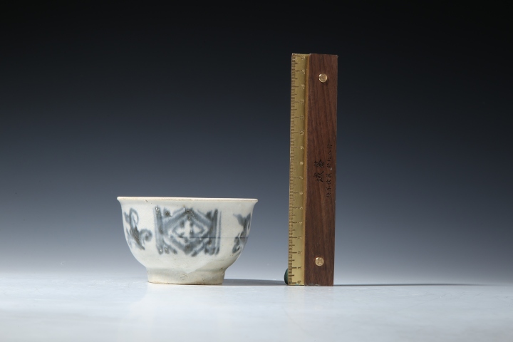 古玩陶瓷明晚·青花花卉紋碗拍賣,當前價格999元