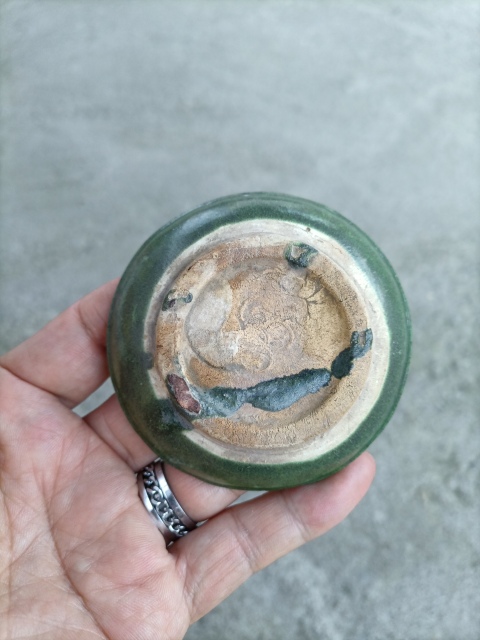 古玩陶瓷清代地方窯口綠釉盤拍賣，當(dāng)前價格120元
