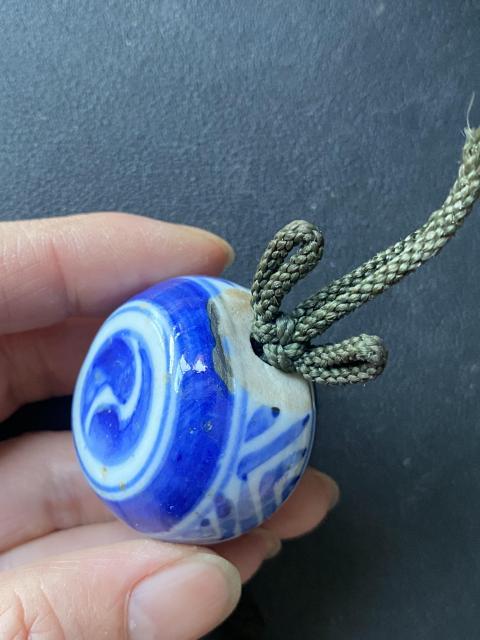 古玩陶瓷清末民國鼓型青花瓷珠畫墜拍賣,當前價格300元