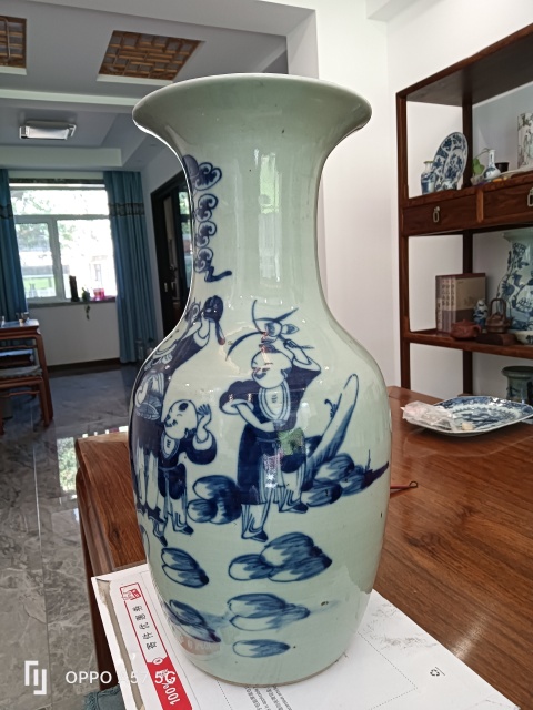 古玩陶瓷晚清豆青青花人物嫁妝瓶拍賣，當前價格2400元