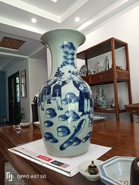 古玩陶瓷晚清豆青青花人物嫁妝瓶拍賣，當前價格2400元