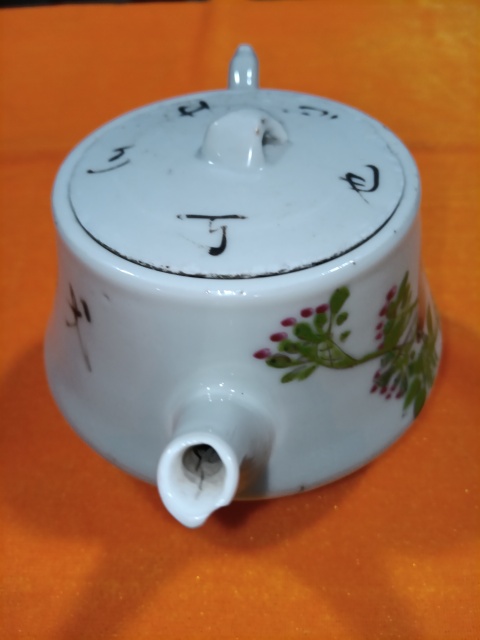 古玩陶瓷清末民初淺降花鳥(niǎo)手把壺拍賣，當(dāng)前價(jià)格800元