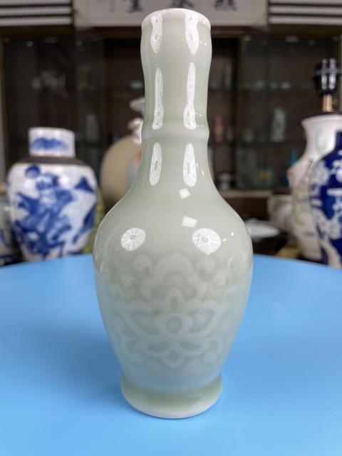 古玩陶瓷精品冬青釉暗刻弦紋瓶拍賣,當前價格580元