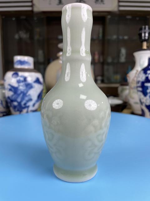 古玩陶瓷精品冬青釉暗刻弦紋瓶拍賣,當前價格580元