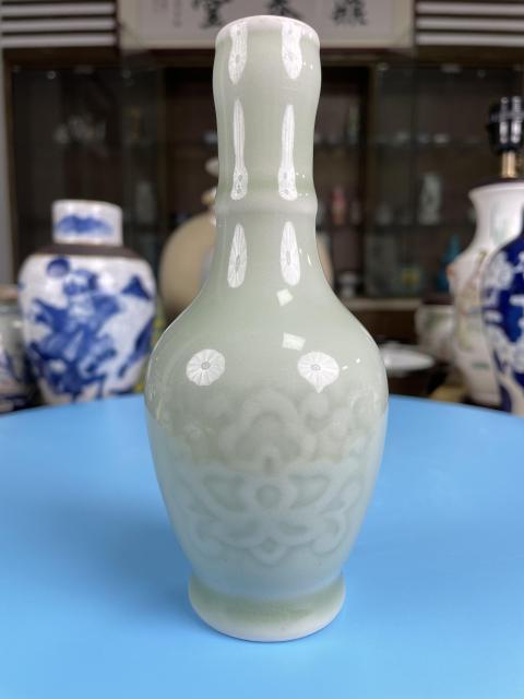 古玩陶瓷精品冬青釉暗刻弦紋瓶拍賣,當前價格580元