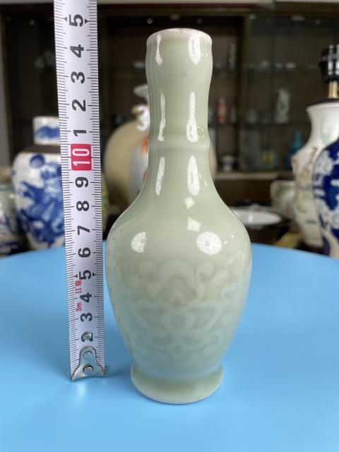 古玩陶瓷精品冬青釉暗刻弦紋瓶拍賣,當前價格580元