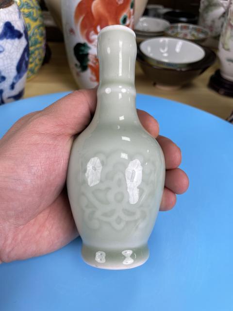古玩陶瓷精品冬青釉暗刻弦紋瓶拍賣,當前價格580元