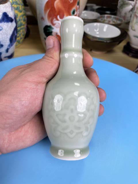 古玩陶瓷精品冬青釉暗刻弦紋瓶拍賣,當前價格580元