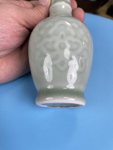 古玩陶瓷精品冬青釉暗刻弦紋瓶拍賣,當前價格580元
