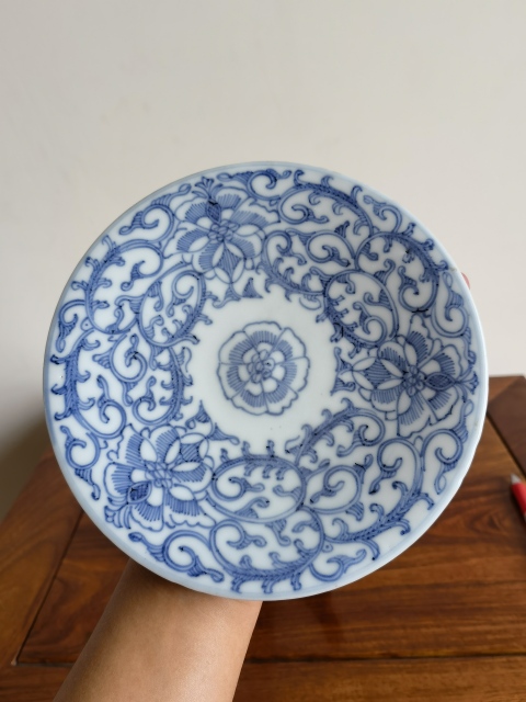 域鉴古玩】清中德化窑缠枝花卉纹青花盘拍卖价格/图片/值多少钱