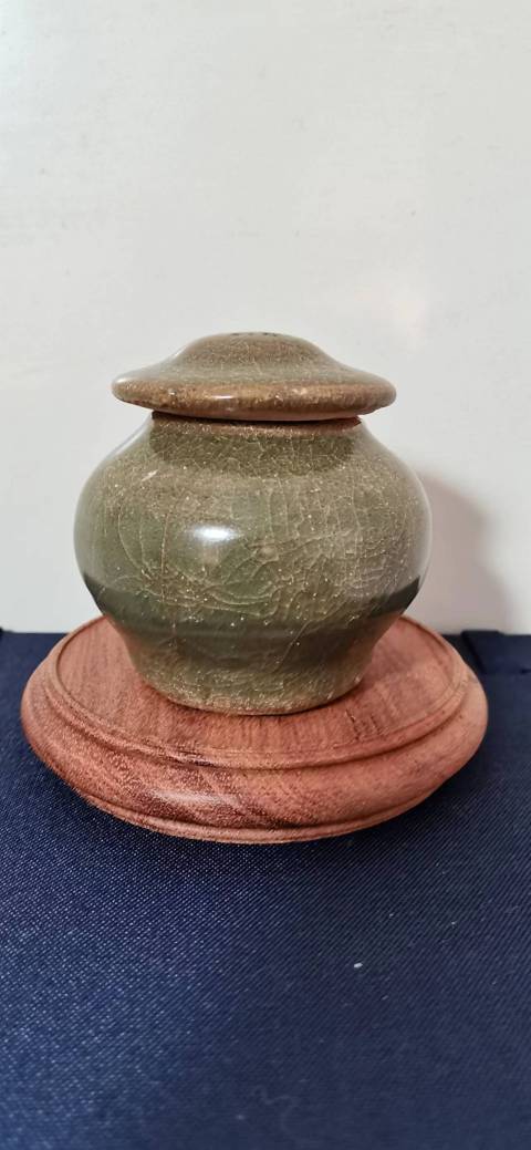 古玩陶瓷元代龍泉窯青釉蓋罐拍賣,當前價格2000元