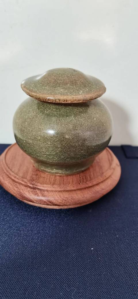 古玩陶瓷元代龍泉窯青釉蓋罐拍賣,當前價格2000元