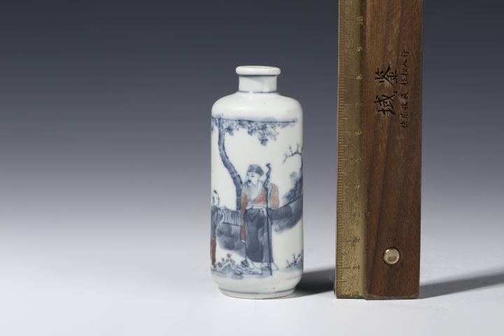 中国骨董　清中期　青花釉裏紅　人物　鼻煙壺　翡翠蓋　骨杓 中国骨董 清中期 青花釉裏紅 人物 鼻煙壺 翡翠蓋 骨杓