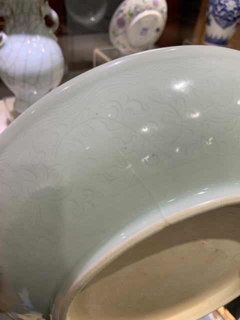 古玩陶瓷白釉暗刻花卉紋大盤拍賣，當(dāng)前價格15800元