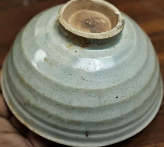 古玩陶瓷元代-龍泉青瓷印花碗拍賣，當前價格2200元