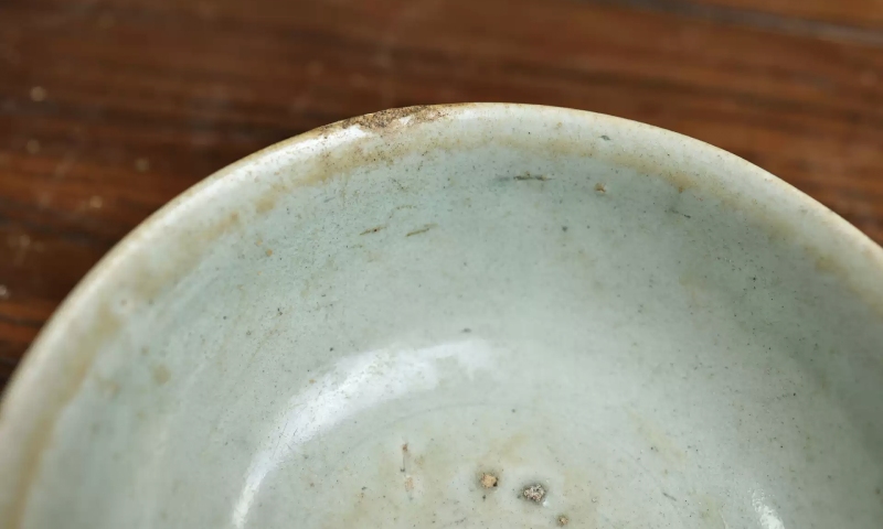 古玩陶瓷元代-龍泉青瓷印花碗拍賣，當前價格2200元