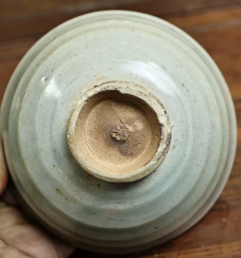 古玩陶瓷元代-龍泉青瓷印花碗拍賣，當前價格2200元