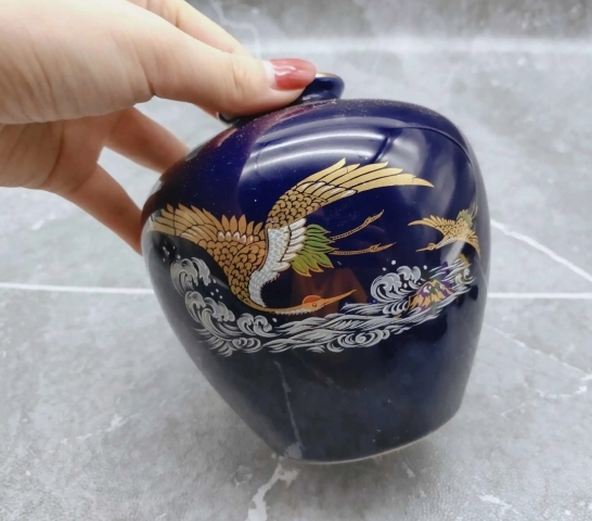 古玩陶瓷上世紀(jì)八十年代藍(lán)釉鶴紋罐拍賣(mài)，當(dāng)前價(jià)格220元