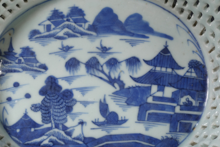古玩陶瓷清中·青花山水紋果盤拍賣，當(dāng)前價格2900元