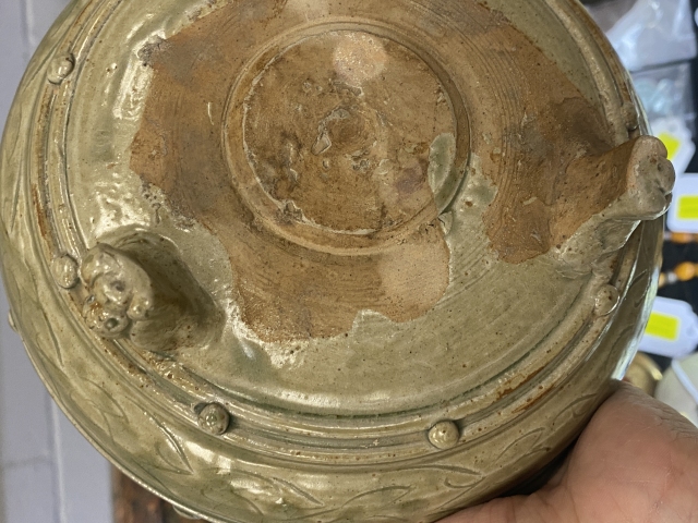 古玩陶瓷明:龍泉青釉三獸足刻花香爐：洗拍賣(mài)，當(dāng)前價(jià)格90000元