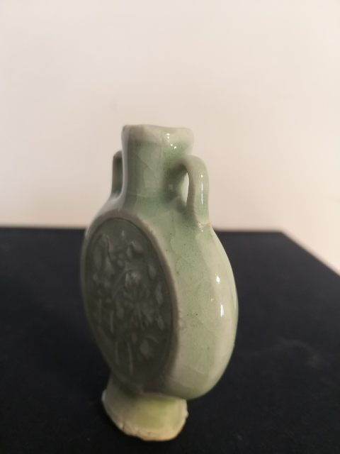 古玩陶瓷清中豆青釉印花雙耳瓶拍賣，當前價格4300元