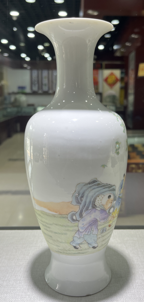 域鉴古玩】民国洪宪年制款人物纹粉彩瓶鉴定结果_民国洪宪年制款