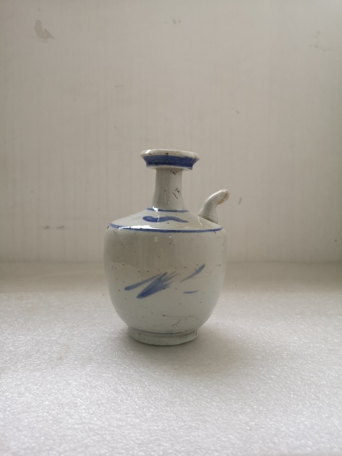 古玩陶瓷清代中期青花盤口無柄壺拍賣,當前價格580元