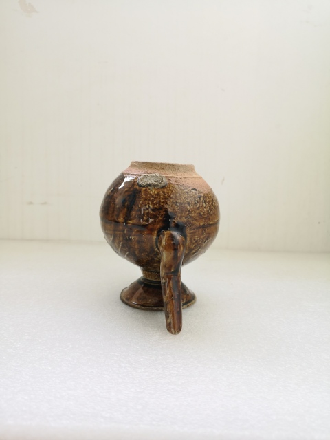 古玩陶瓷清代早期褐釉印花執(zhí)壺拍賣，當(dāng)前價(jià)格750元