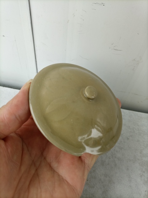 古玩陶瓷龍泉青瓷刻蓮花紋罐蓋拍賣，當前價格300元