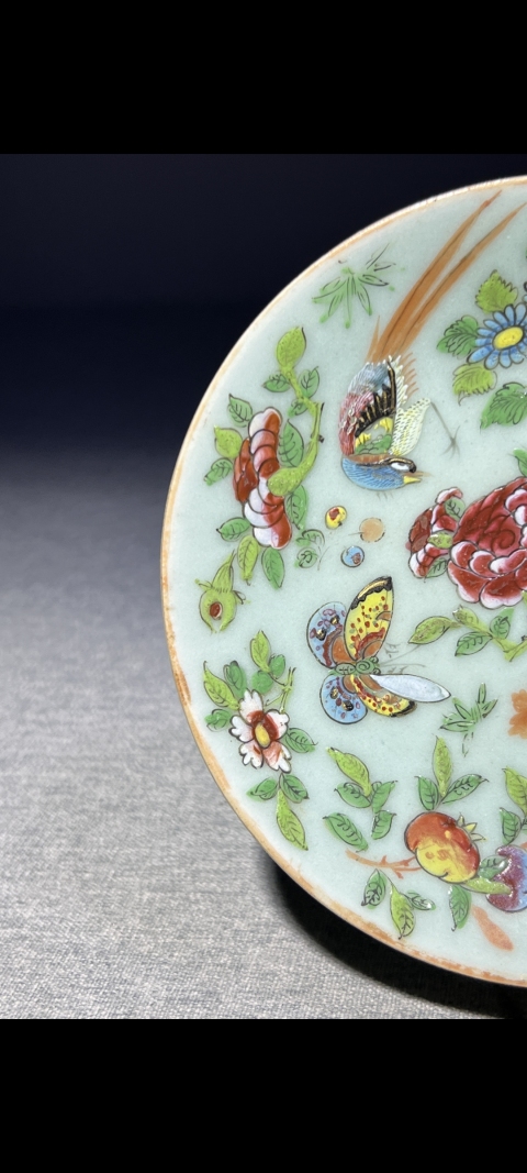 大清雍正年製　款　斗彩　豆彩　胡蝶花卉文　皿　盤　唐物 靓宝格- 雍正斗彩缠枝花卉纹直口瓶（官窑，《大清雍正年制》款）