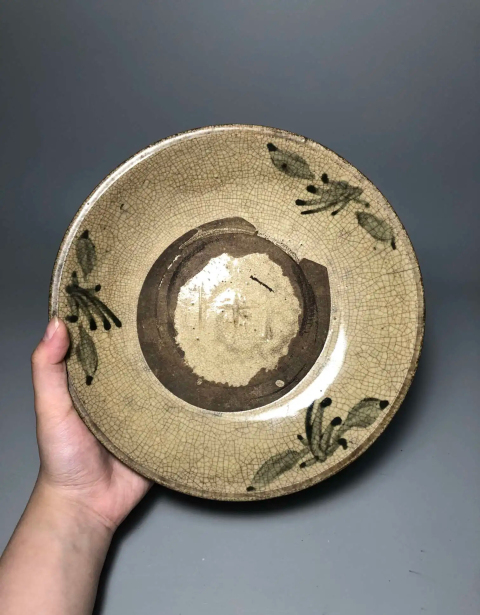 古玩陶瓷（清代）青花花卉紋哥釉盤拍賣，當前價格0元