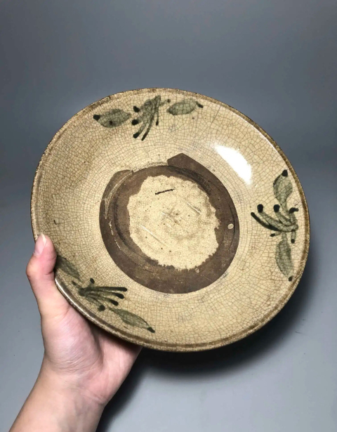 古玩陶瓷（清代）青花花卉紋哥釉盤拍賣，當前價格0元