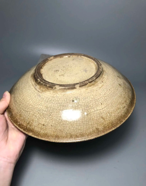 古玩陶瓷（清代）青花花卉紋哥釉盤拍賣，當前價格0元