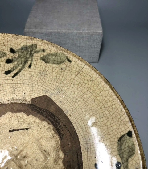 古玩陶瓷（清代）青花花卉紋哥釉盤拍賣，當前價格0元