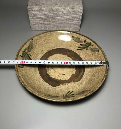 古玩陶瓷（清代）青花花卉紋哥釉盤拍賣，當前價格0元