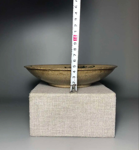 古玩陶瓷（清代）青花花卉紋哥釉盤拍賣，當前價格0元