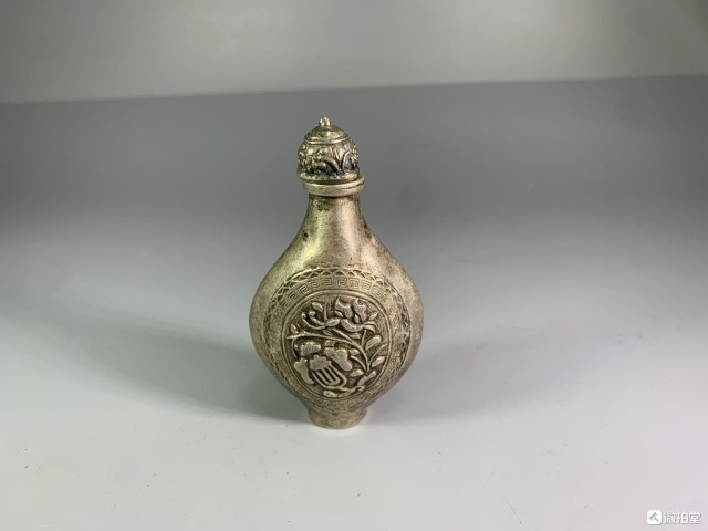 古玩雜項(xiàng)浮雕白銅鼻煙壺拍賣,當(dāng)前價(jià)格480元