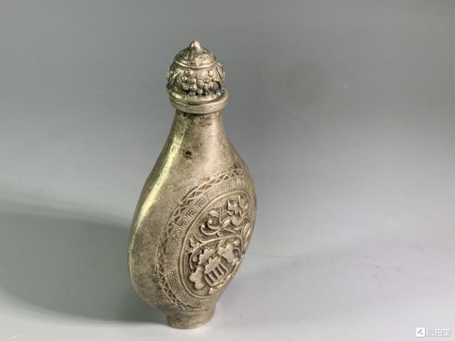 古玩雜項(xiàng)浮雕白銅鼻煙壺拍賣,當(dāng)前價(jià)格480元