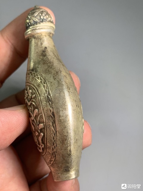 古玩雜項(xiàng)浮雕白銅鼻煙壺拍賣,當(dāng)前價(jià)格480元