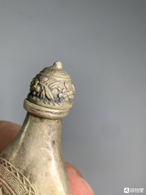 古玩雜項(xiàng)浮雕白銅鼻煙壺拍賣,當(dāng)前價(jià)格480元