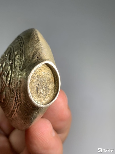 古玩雜項(xiàng)浮雕白銅鼻煙壺拍賣,當(dāng)前價(jià)格480元