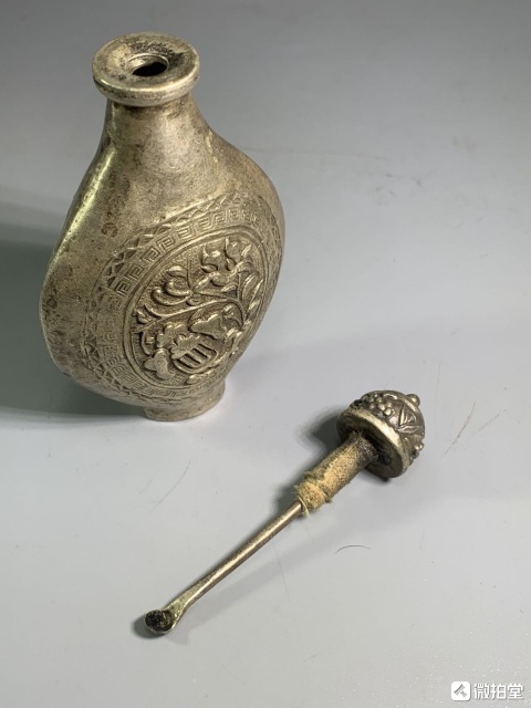 古玩雜項(xiàng)浮雕白銅鼻煙壺拍賣,當(dāng)前價(jià)格480元