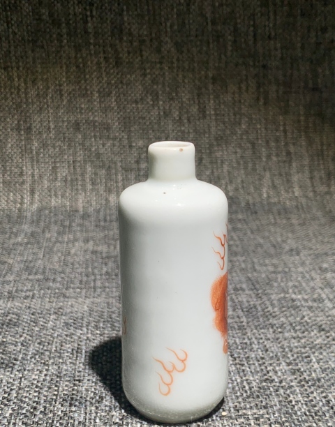 古玩陶瓷【望月樓】晚清礬紅獅紋鼻煙壺拍賣,當前價格3600元